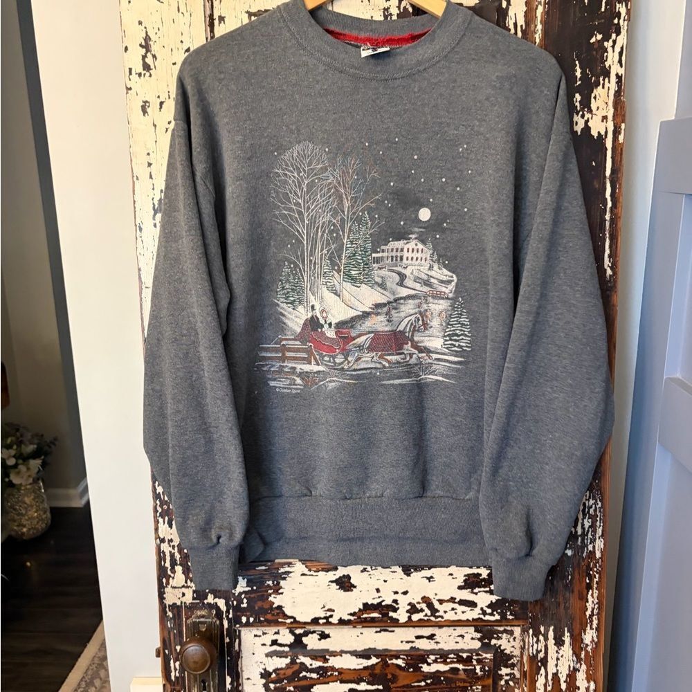 Gopher sport 90’s vintage winter carriage Christmas scene sweatshirt. Size L
